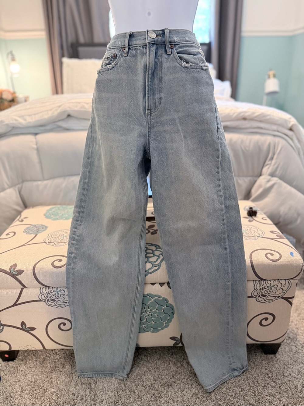 American Eagle Outfitters Light Wash Wide Leg Jeans